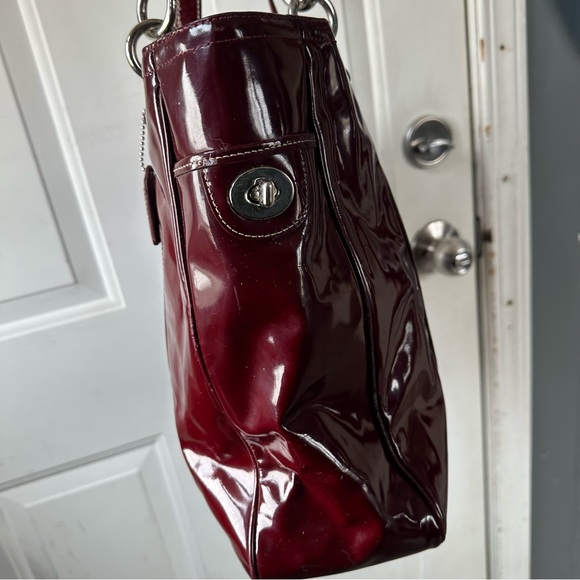 Y2K Coach Red East West Gallery Patent Leather Tote Side Turnlocks - Picture 3 of 10